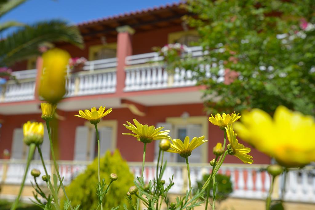 Giannis And Fridas Garden Apartment Сидари Екстериор снимка